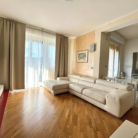 Apartment Puccini A 6 Minuti In Bus O Auto Dalla Stazione