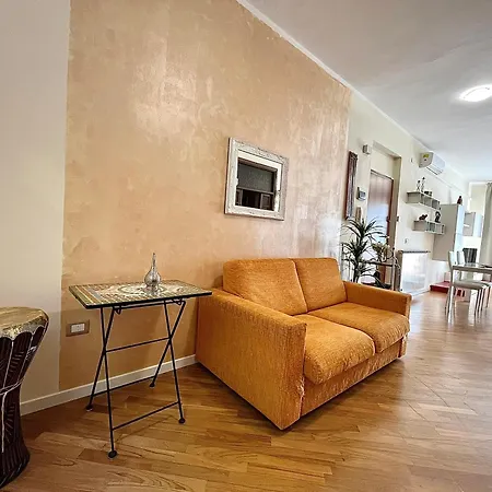 Puccini A 6 Minuti In Bus O Auto Dalla Stazione * La Spezia