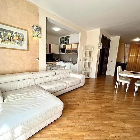 Puccini A 6 Minuti In Bus O Auto Dalla Stazione *