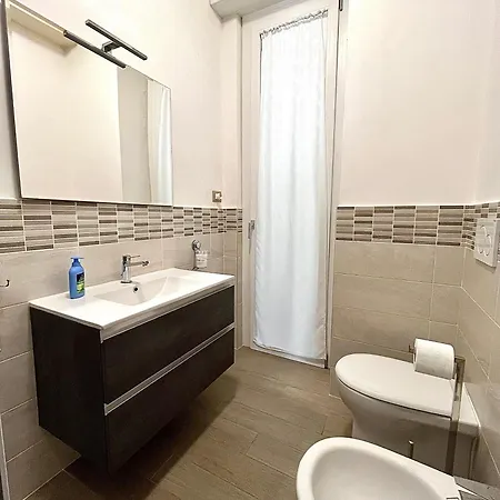 Puccini A 6 Minuti In Bus O Auto Dalla Stazione * La Spezia