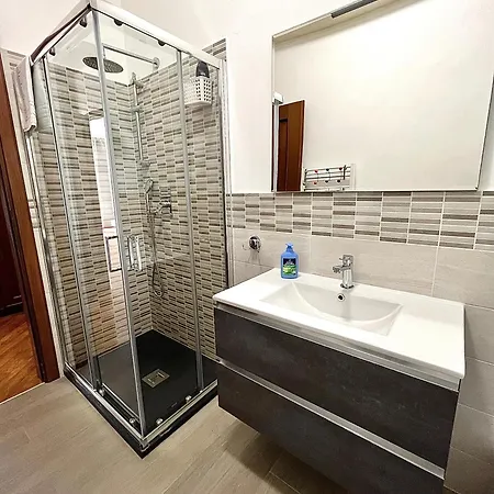 Apartment Puccini A 6 Minuti In Bus O Auto Dalla Stazione La Spezia