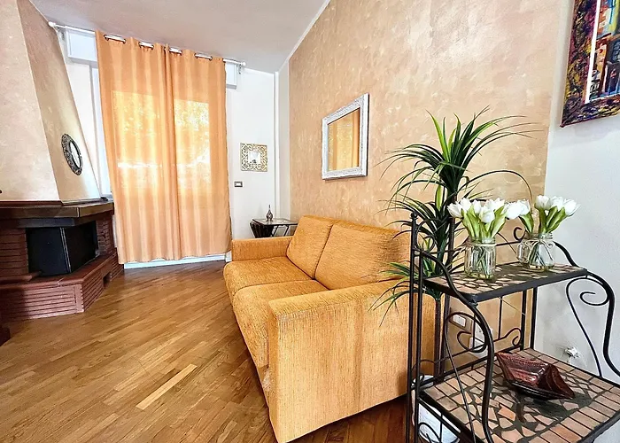 Puccini A 6 Minuti In Bus O Auto Dalla Stazione *