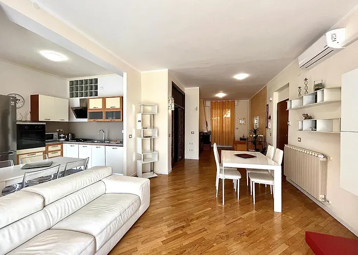 Puccini A 6 Minuti In Bus O Auto Dalla Stazione Apartment